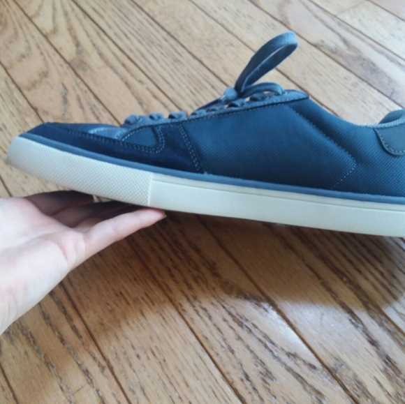 SOLD! LIKE NEW mens penguin sneakers - Picture 3 of 7